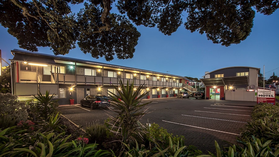 Landmark Manor Motel
