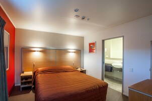 套房, 1 间卧室 | Select Comfort 床、笔记本电脑工作区、遮光窗帘、隔音