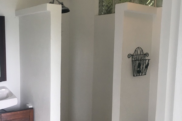 Kamar Basic, 1 Tempat Tidur Queen | Kamar mandi | Shower, pengering rambut, dan handuk