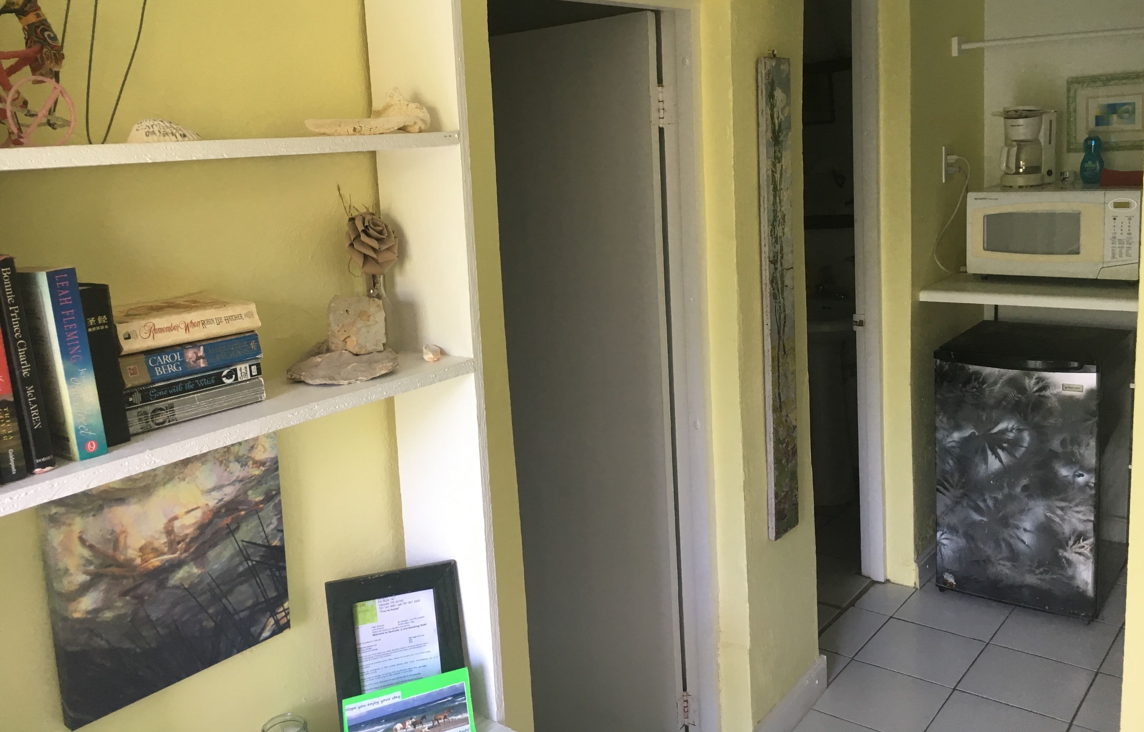 family suite | private kitchenette | fridge, microwave, coffee/tea maker, cookware/dishes/utensils