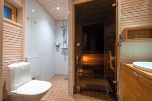 Chambre Supérieure | Salle de bain | Douche, articles de toilette gratuits, sèche-cheveux, bidet