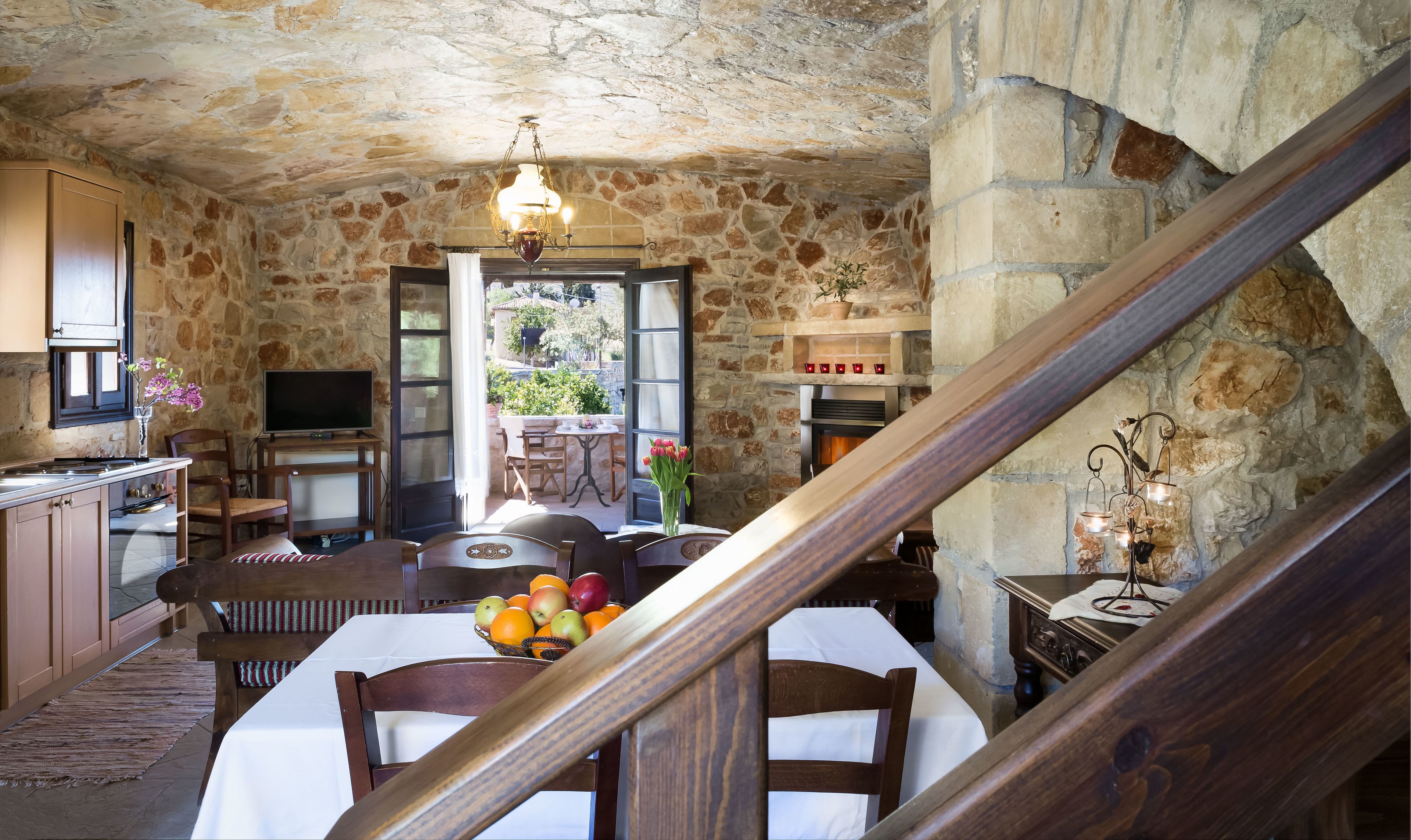 Townhouse Tradisional, 2 kamar tidur, pemandangan laut, tepi gunung | Area keluarga | TV LED dan perapian