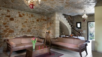 Traditional Townhome, 2 Bedrooms, Sea View, Mountainside | Living room | LED TV, fireplace