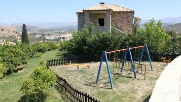 Children’s play area – outdoor
