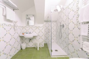 Superior Double or Twin Room, Balcony | Bathroom | Free toiletries, hair dryer, bidet, towels - A Casa dei Nonni (Ravello)