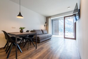 42-inch Smart TV with satellite channels, TV, offices