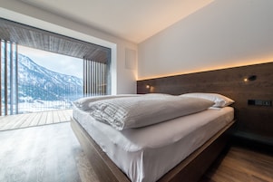 Ropa de cama de alta calidad y minibar 