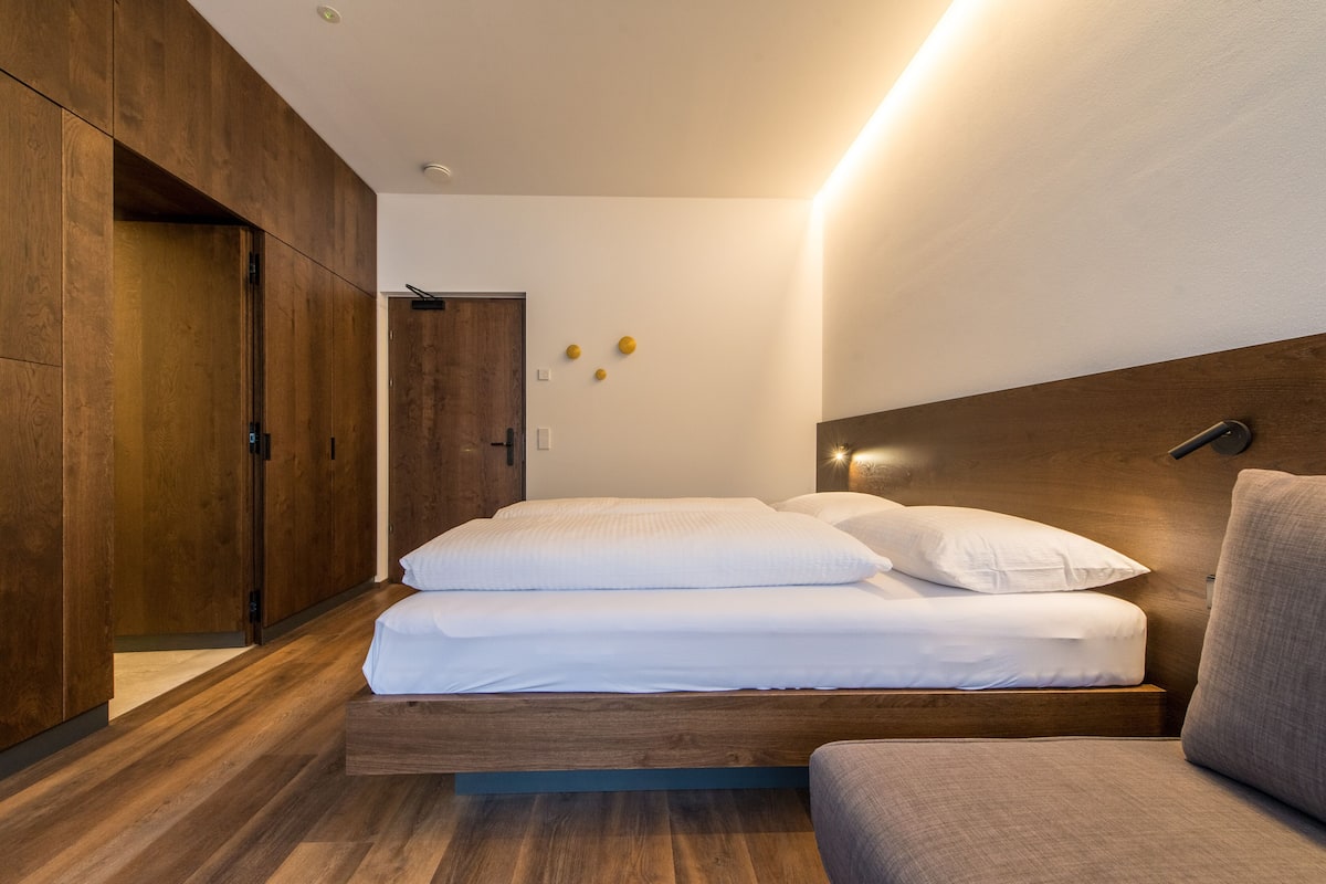 Superior studio, 1 kingsize bed, keuken, uitzicht op bergen | 1 slaapkamer, luxe beddengoed, een minibar, een kluis op de kamer