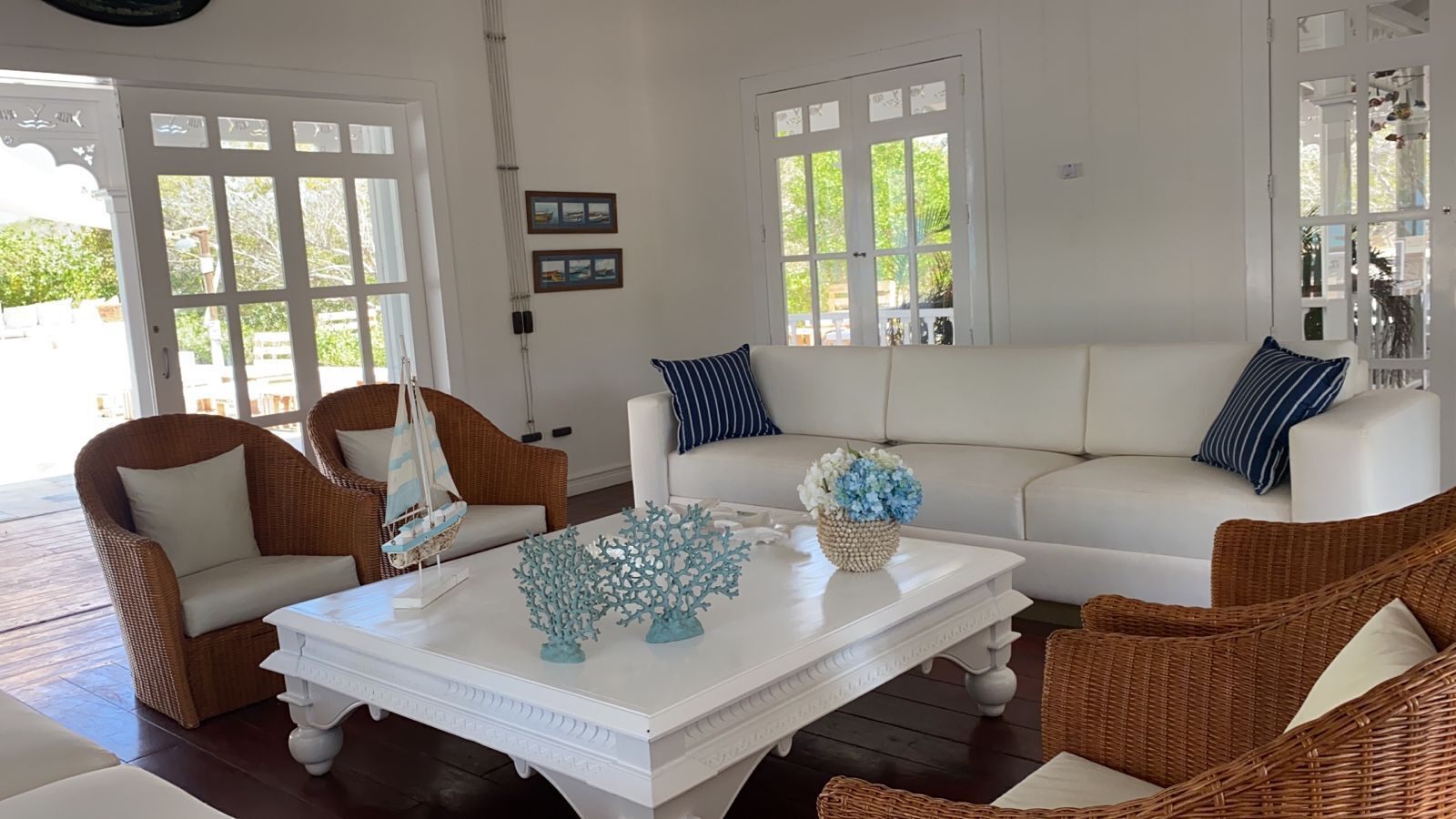 위성 채널 시청이 가능한 29인치 TV