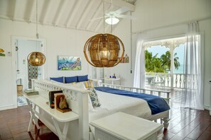 Suite, 1 King Bed, Private Bathroom