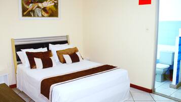 Minibar, individually decorated, individually furnished, desk