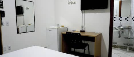 Minibar, individually decorated, individually furnished, desk