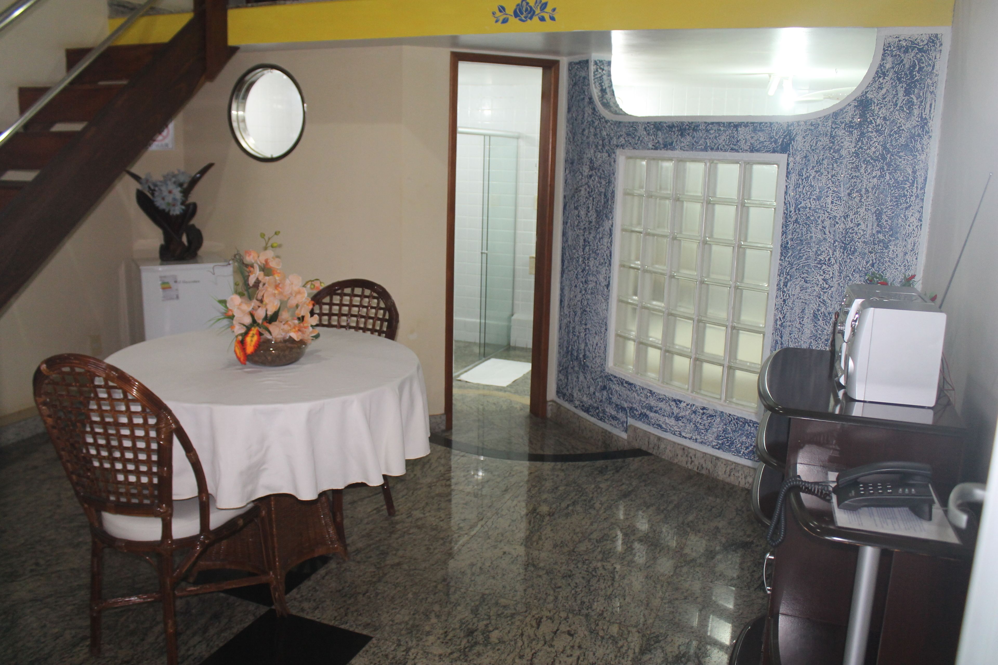 suite master | living area | 32-inch flat-screen tv with digital channels