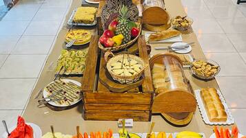 Free daily buffet breakfast
