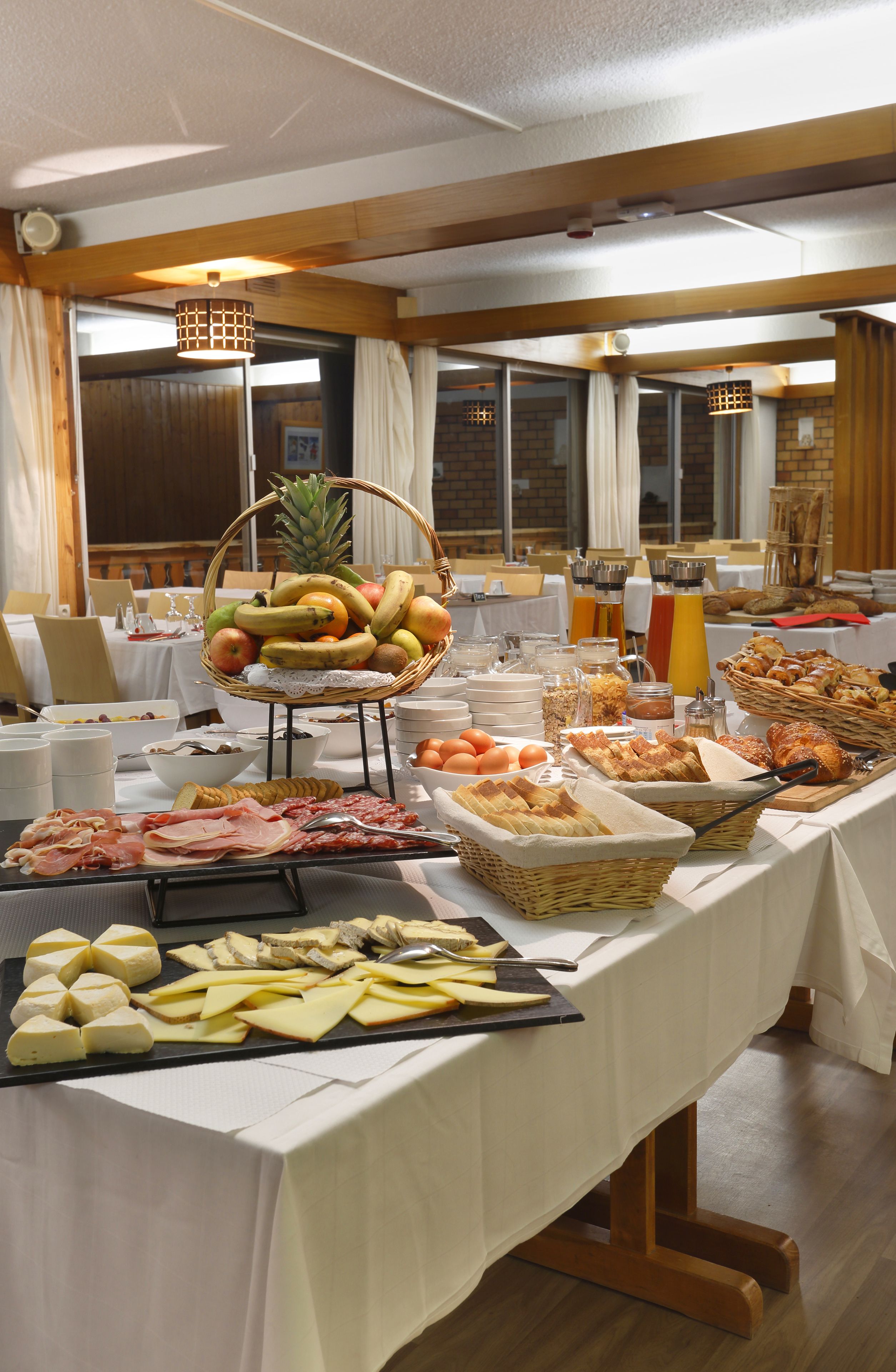Petit déjeuner buffet (15 EUR par personne)