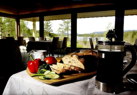 Daily cooked-to-order breakfast for a fee. Pan Garden Åmli Hotel