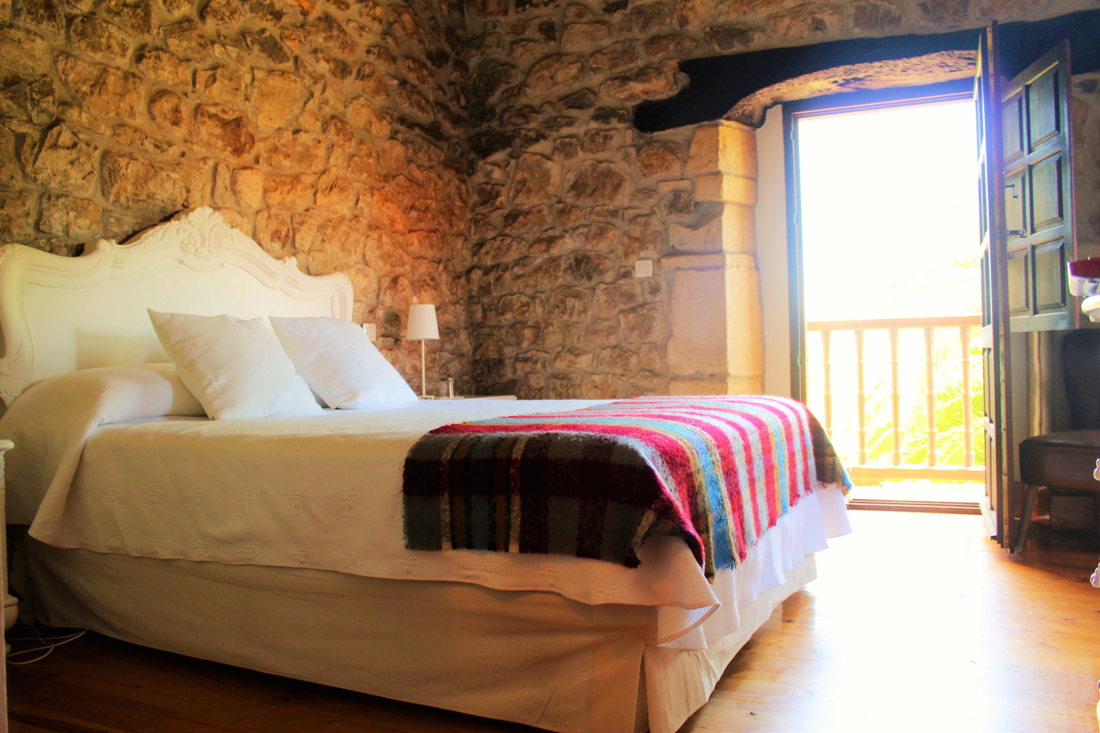 Cunas, camas plegables/adicionales, wifi gratis y ropa de cama 