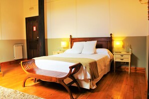 Cunas (de pago), camas supletorias, wifi gratis y ropa de cama
