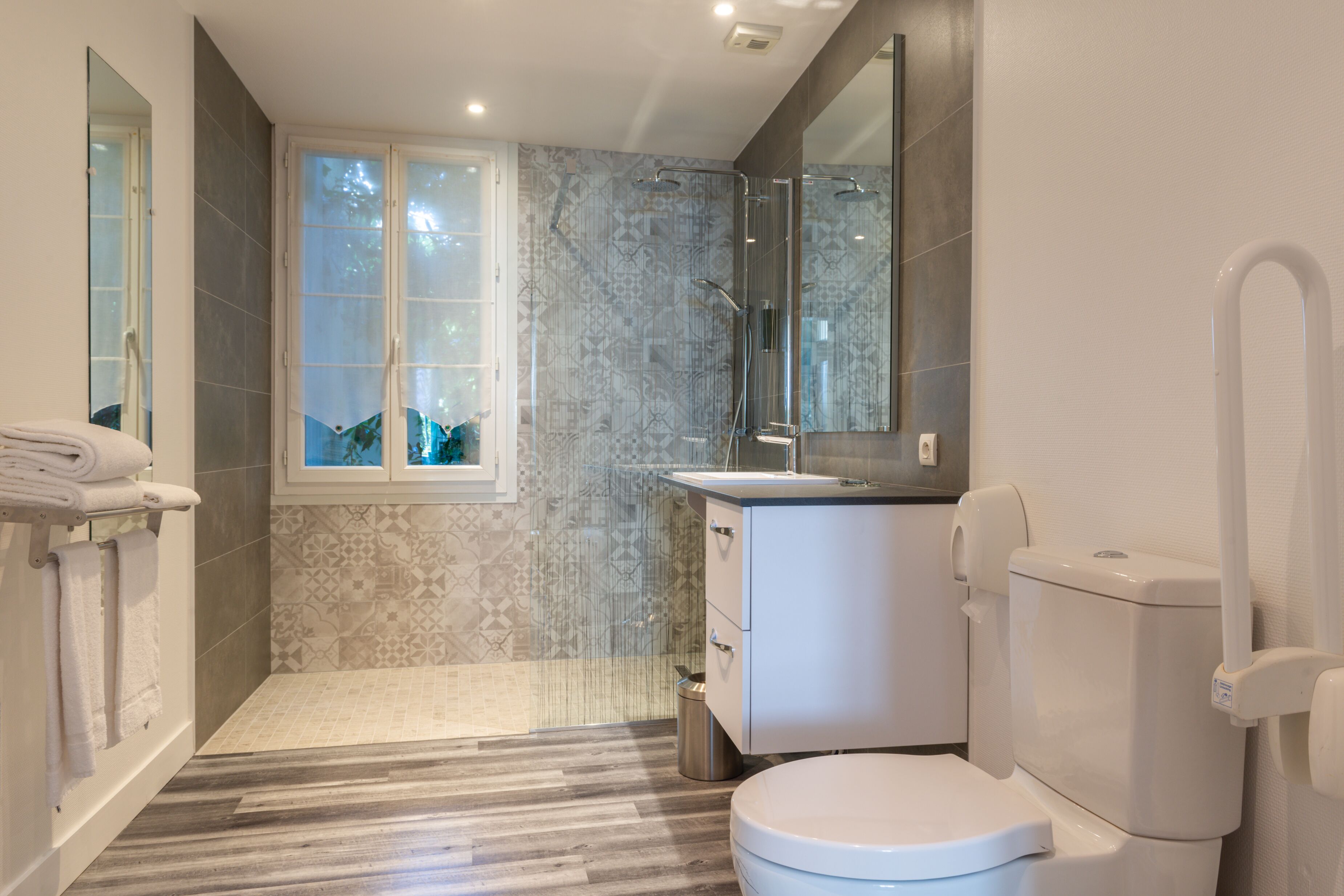 premium room | bathroom | free toiletries, hair dryer, towels