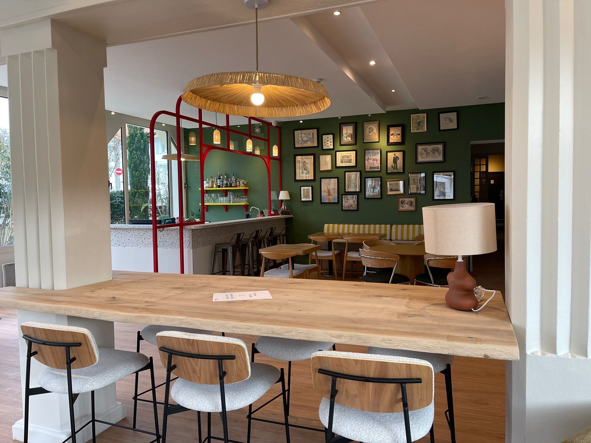 Sarapan bufet setiap hari (EUR 15 seorang) 