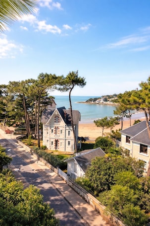 Exterior. The Originals Boutique, Hôtel La Villa Ouest & Spa, Royan Plage