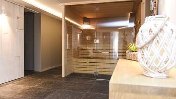 Sauna, bain à remous, hammam, massages thaïs, 1 salle de soins, massages