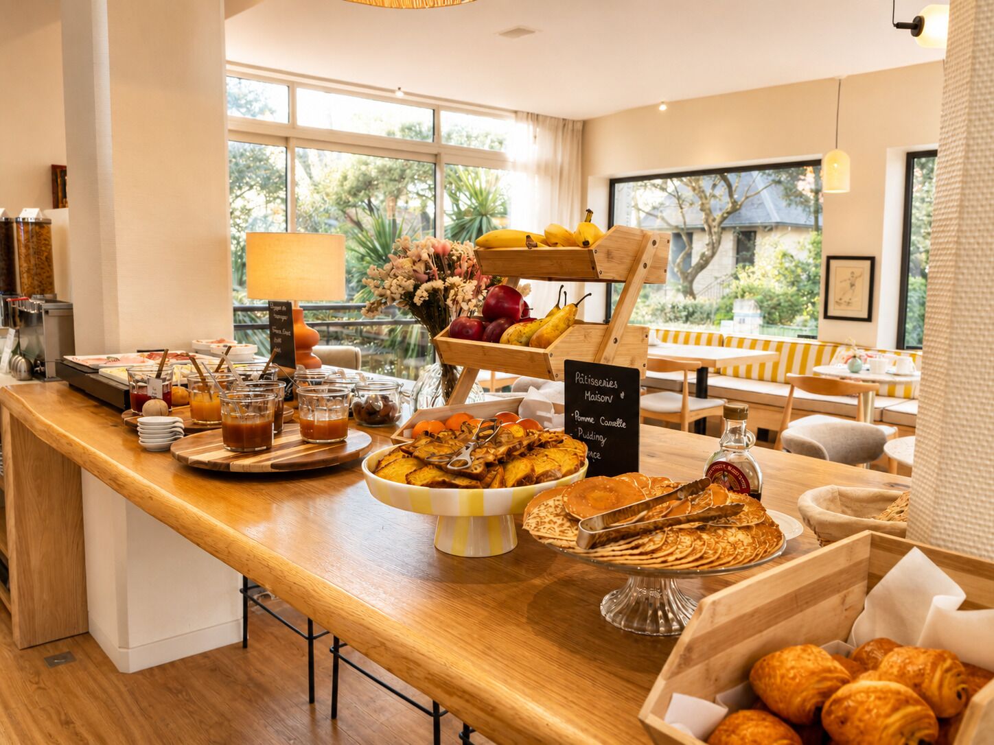 Daily buffet breakfast for a fee