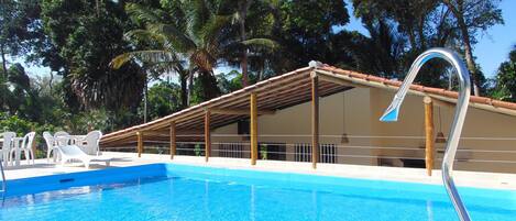 2 outdoor pools, pool umbrellas