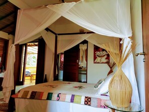 Signature Double Room (Iansa) | In-room safe, individually decorated, laptop workspace - Villa 2 Santos (Porto Seguro)