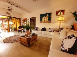 TV 60-inch có truyền hình cáp, dịch vụ stream 