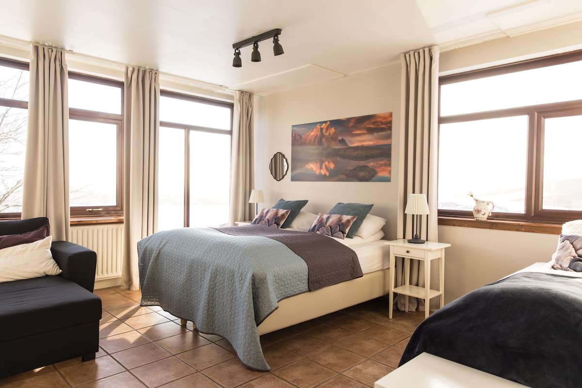 Familiekamer, privébadkamer (Superior) | Individueel gedecoreerd, individueel gemeubileerd