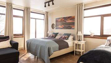 Family Room, Private Bathroom (Superior) | Individually decorated, individually furnished, blackout drapes