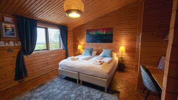 Chambre Double ou avec lits jumeaux, salle de bains privée, vue montagne | Décoration personnalisée, ameublement personnalisé, rideaux occultants