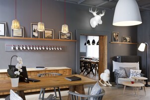 Área de estar no saguão