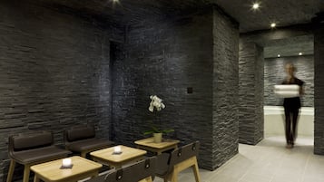 Sauna, hot tub, deep-tissue massages, sports massages, 1 treatment room