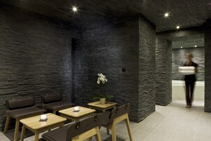 Sauna, hot tub, deep-tissue massages, sports massages, 1 treatment room