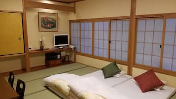 Traditional Room, Refrigerator (for 3-5 Guests) | In-room safe, individually decorated, desk, iron/ironing board