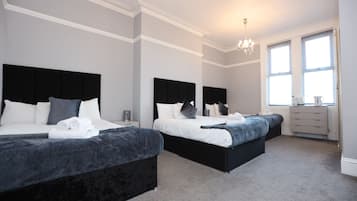 Executive suite, en-suite badkamer | Een strijkplank/strijkijzer, gratis wifi, beddengoed