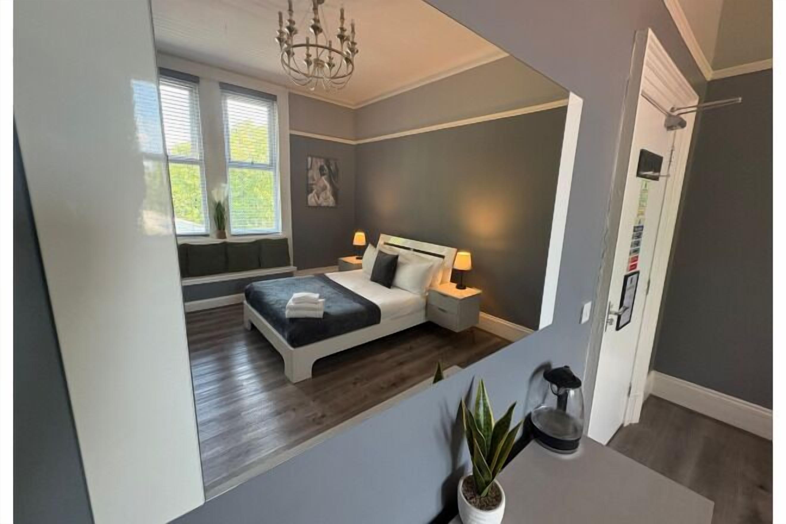 アイロン / アイロン台、WiFi (無料)、ベッドシーツ