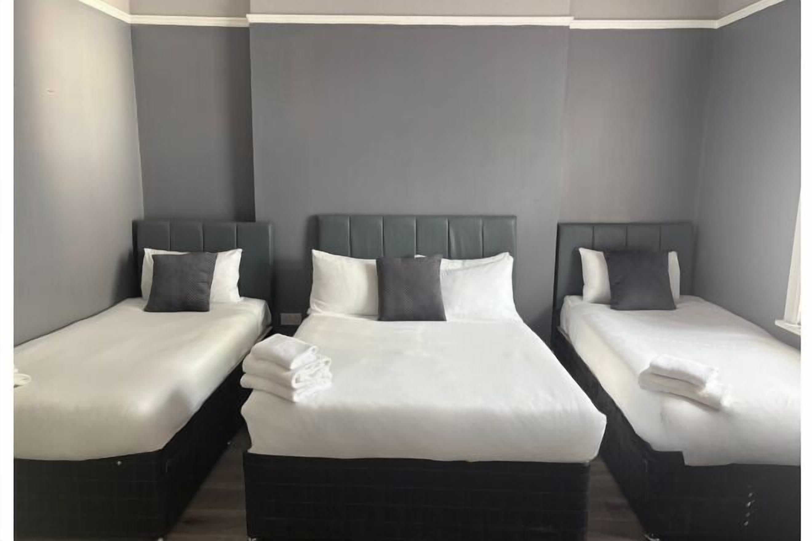 アイロン / アイロン台、WiFi (無料)、ベッドシーツ