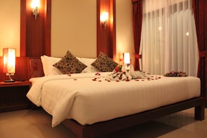 Minibar, in-room safe, desk, blackout curtains