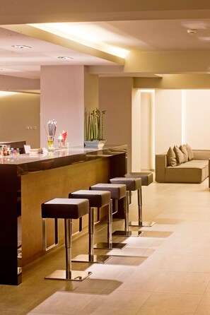 Bar (on property) - Oktober Downtown Boutique Hotel (Rhodes)