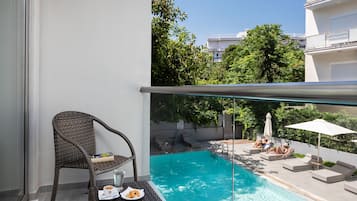 Chambre Supérieure, vue piscine | Balcon