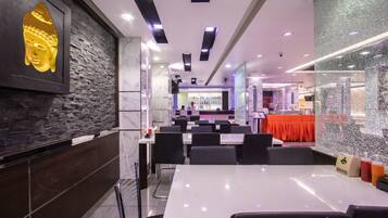 Daily buffet breakfast (THB 200 per person)