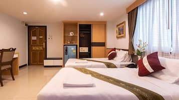 Deluxe Double Room | 1 bedroom, premium bedding, minibar, in-room safe