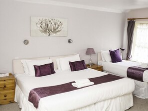 Superior Suite, Ensuite (Sleeps upto 3 people) - The Castle Inn Hotel (Steyning)