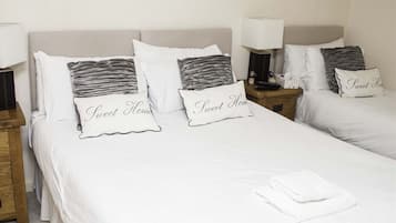 Suite Supérieure, salle de bains attenante (Sleeps upto 3 people)