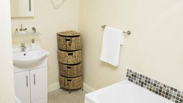 Superior Double or Twin Room, Ensuite (Bath Tub & Shower) | Bathroom