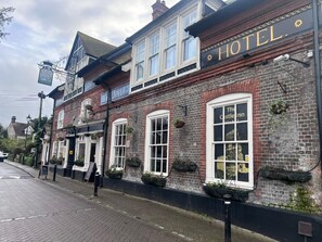 Exterior - The Castle Inn Hotel (Steyning)