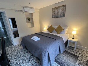 Deluxe Double or Twin Room, Ensuite, Garden View (Garden Room)